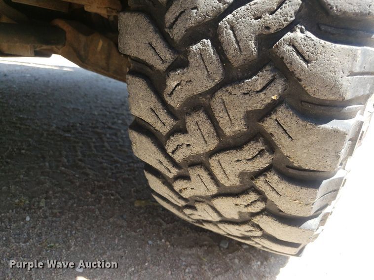 image for item DP7849 2009 GMC Sierra 2500HD  Crew Cab flatbed pickup truck