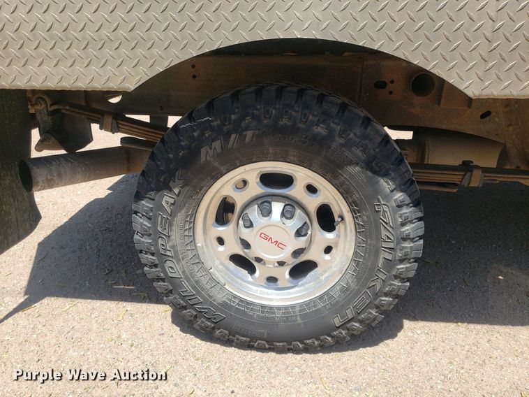 image for item DP7849 2009 GMC Sierra 2500HD  Crew Cab flatbed pickup truck