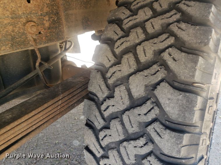 image for item DP7849 2009 GMC Sierra 2500HD  Crew Cab flatbed pickup truck