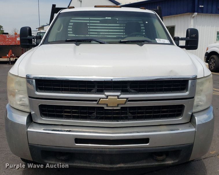 image for item DP7869 2007 Chevrolet 3500HD  flatbed pickup truck