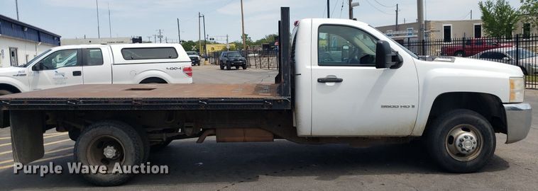 image for item DP7869 2007 Chevrolet 3500HD  flatbed pickup truck