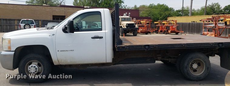 image for item DP7869 2007 Chevrolet 3500HD  flatbed pickup truck