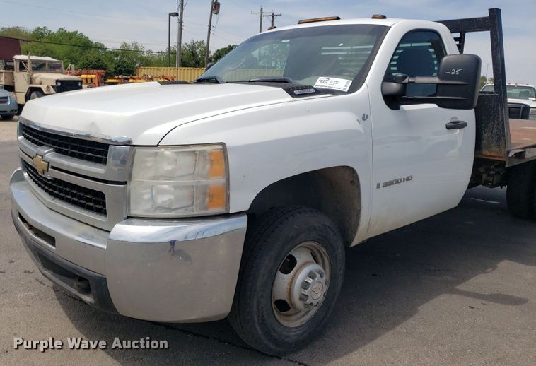 image for item DP7869 2007 Chevrolet 3500HD  flatbed pickup truck