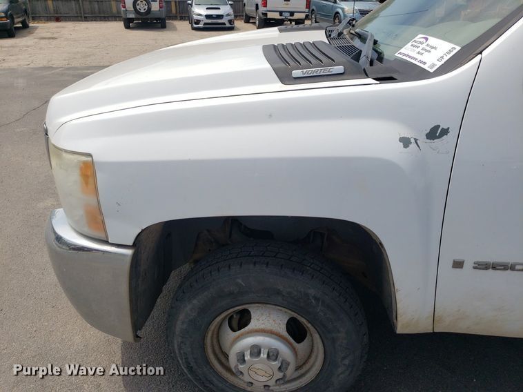 image for item DP7869 2007 Chevrolet 3500HD  flatbed pickup truck