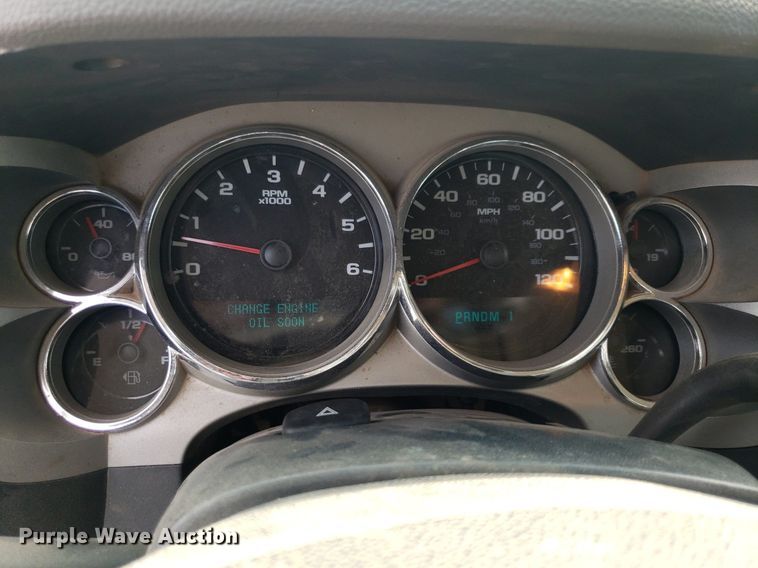 image for item DP7869 2007 Chevrolet 3500HD  flatbed pickup truck