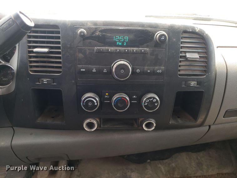 image for item DP7869 2007 Chevrolet 3500HD  flatbed pickup truck