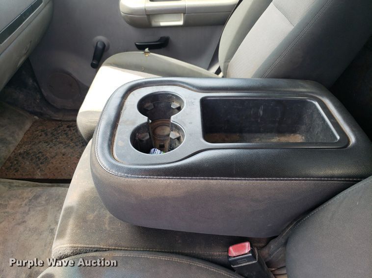 image for item DP7869 2007 Chevrolet 3500HD  flatbed pickup truck