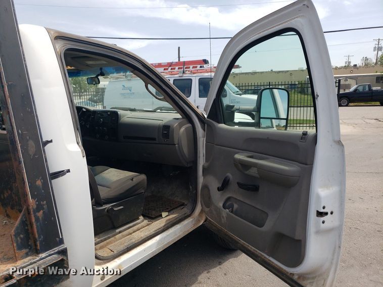 image for item DP7869 2007 Chevrolet 3500HD  flatbed pickup truck