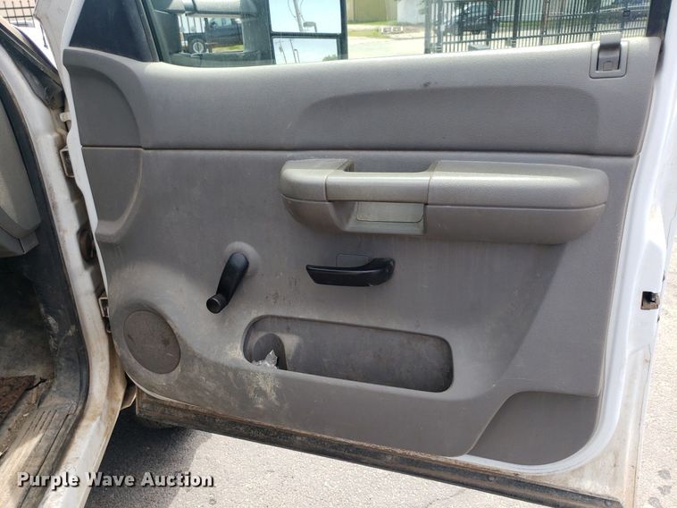 image for item DP7869 2007 Chevrolet 3500HD  flatbed pickup truck