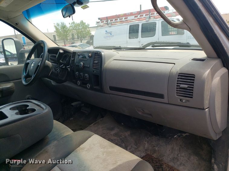 image for item DP7869 2007 Chevrolet 3500HD  flatbed pickup truck