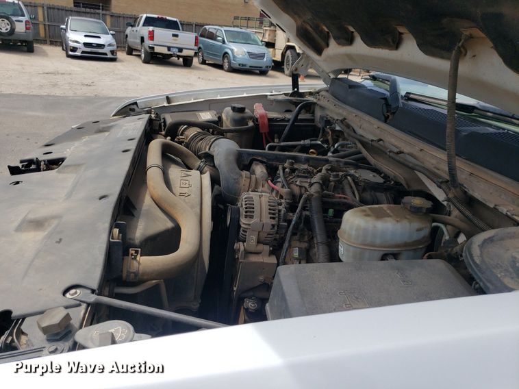 image for item DP7869 2007 Chevrolet 3500HD  flatbed pickup truck