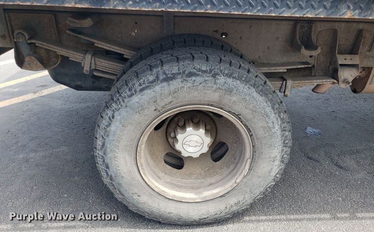 image for item DP7869 2007 Chevrolet 3500HD  flatbed pickup truck