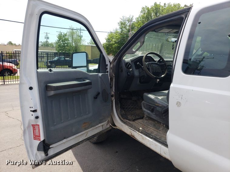 image for item DP7870 2013 Ford F250 Super Duty  SuperCab pickup truck