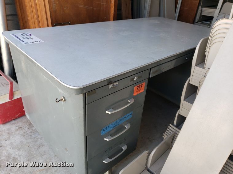 image for item DP7877 Metal shelving