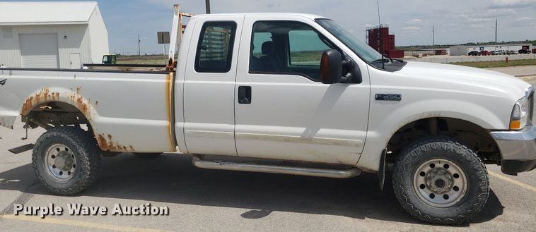 image for item DQ0568 2003 Ford F350 Super Duty  SuperCab pickup truck