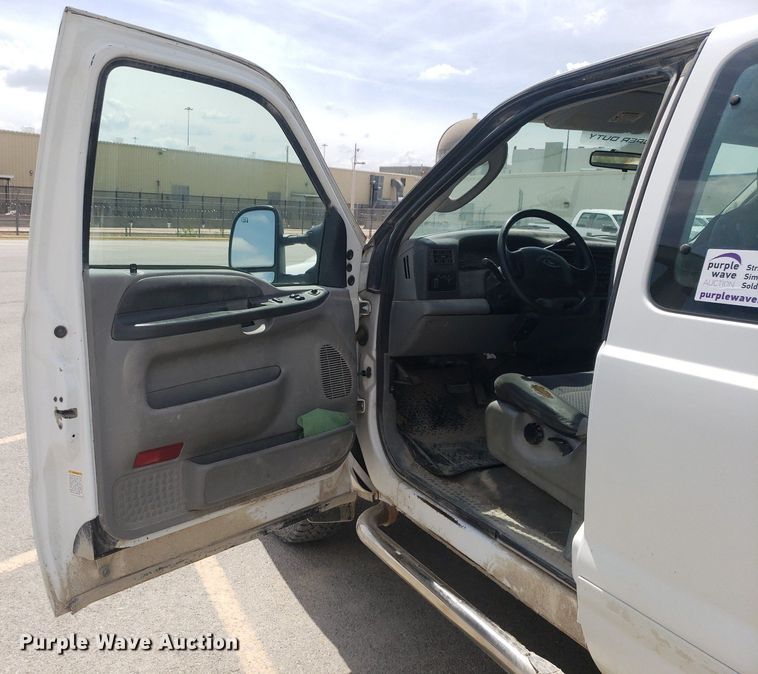 image for item DQ0568 2003 Ford F350 Super Duty  SuperCab pickup truck