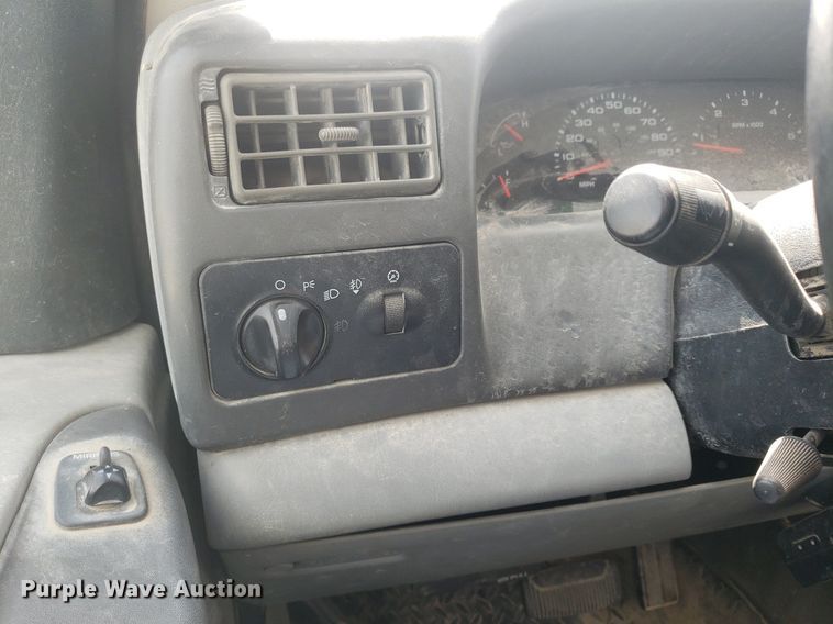 image for item DQ0568 2003 Ford F350 Super Duty  SuperCab pickup truck