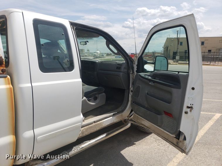 image for item DQ0568 2003 Ford F350 Super Duty  SuperCab pickup truck