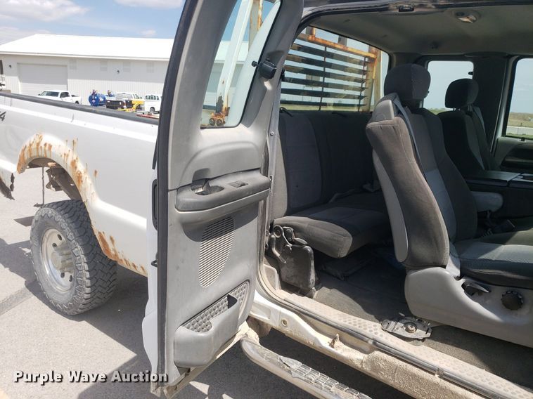 image for item DQ0568 2003 Ford F350 Super Duty  SuperCab pickup truck