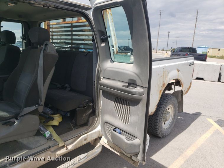 image for item DQ0568 2003 Ford F350 Super Duty  SuperCab pickup truck