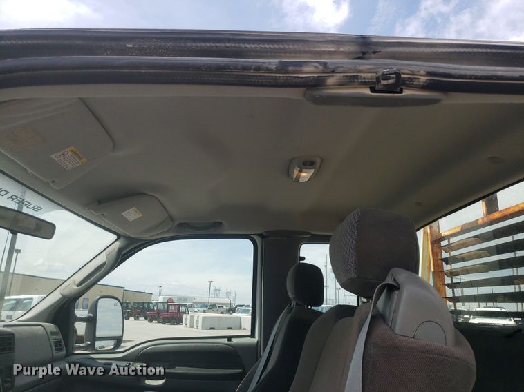 image for item DQ0568 2003 Ford F350 Super Duty  SuperCab pickup truck