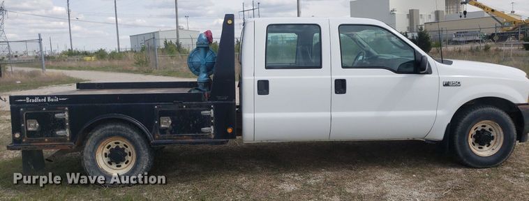 image for item DQ0571 2003 Ford F350 Super Duty  Crew Cab flatbed pickup truck