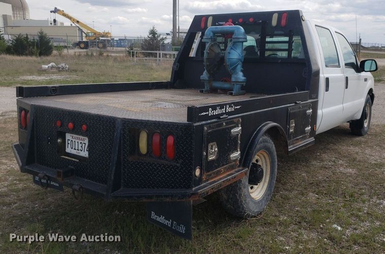 image for item DQ0571 2003 Ford F350 Super Duty  Crew Cab flatbed pickup truck