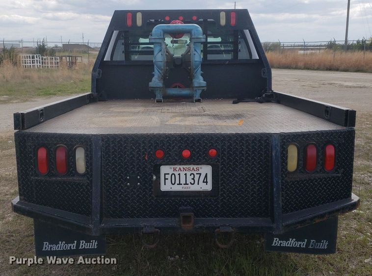 image for item DQ0571 2003 Ford F350 Super Duty  Crew Cab flatbed pickup truck