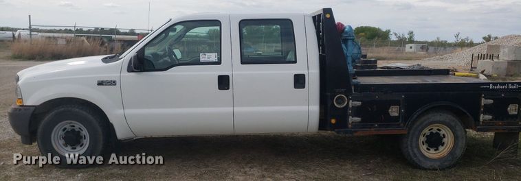 image for item DQ0571 2003 Ford F350 Super Duty  Crew Cab flatbed pickup truck