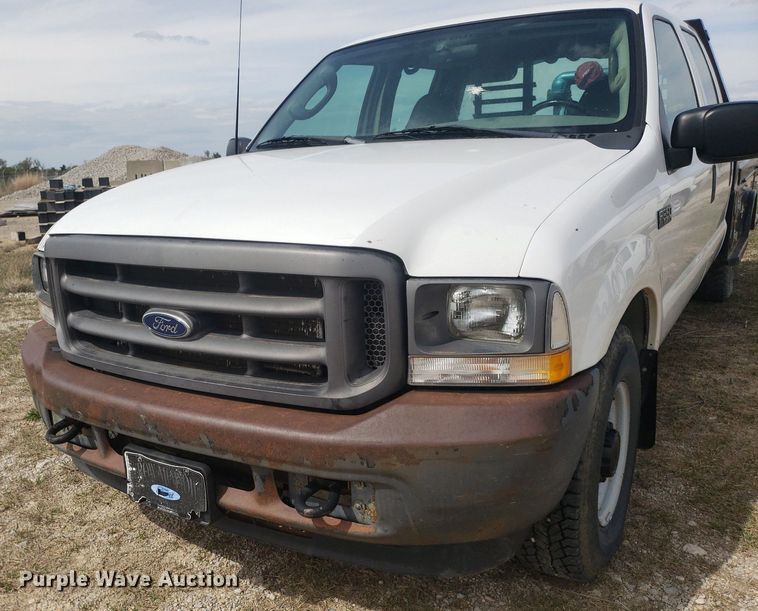 image for item DQ0571 2003 Ford F350 Super Duty  Crew Cab flatbed pickup truck