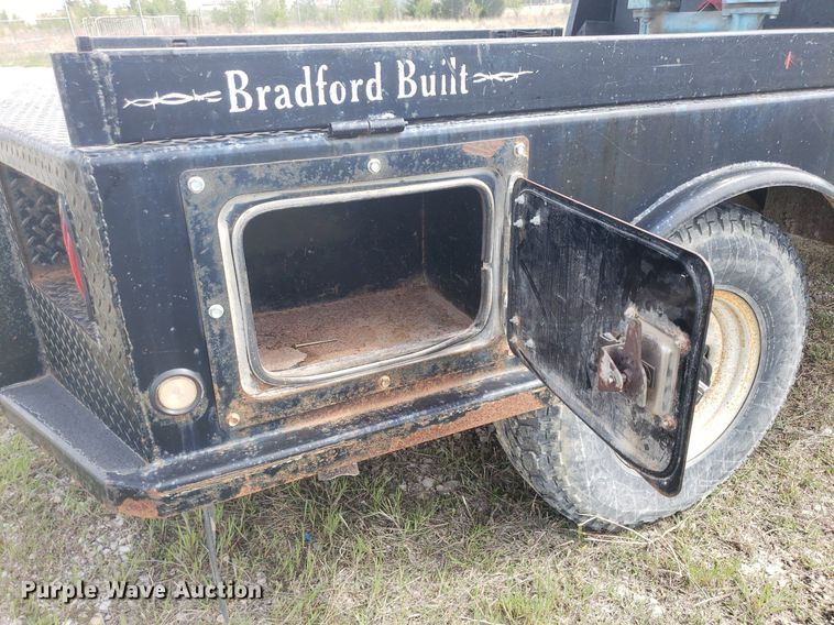 image for item DQ0571 2003 Ford F350 Super Duty  Crew Cab flatbed pickup truck