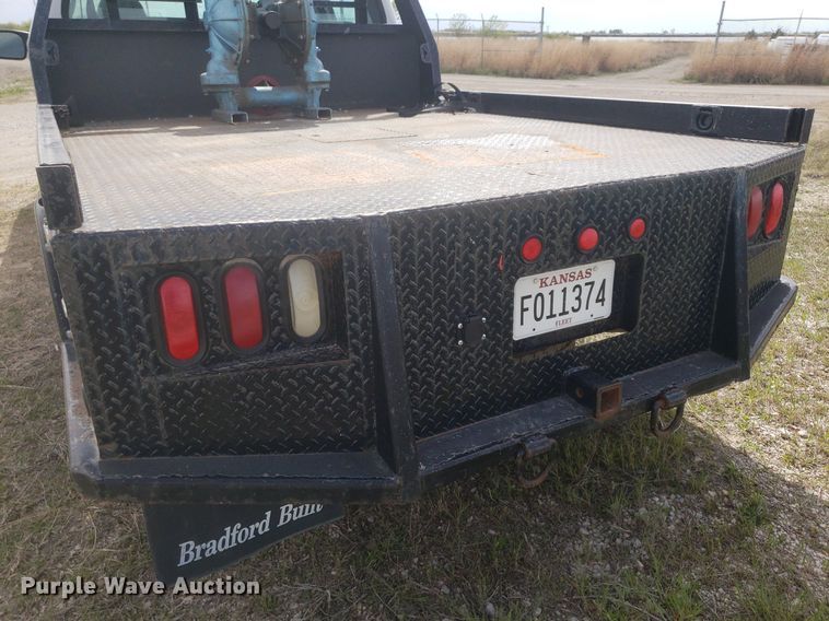 image for item DQ0571 2003 Ford F350 Super Duty  Crew Cab flatbed pickup truck