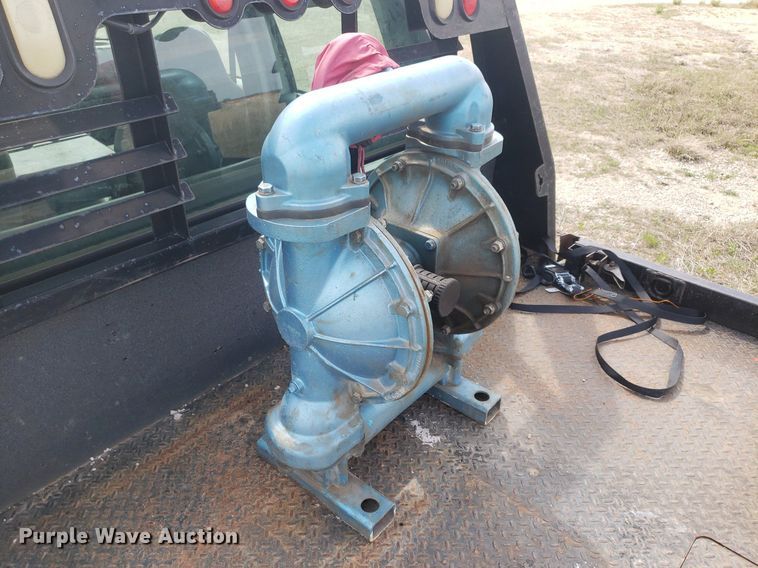 image for item DQ0571 2003 Ford F350 Super Duty  Crew Cab flatbed pickup truck