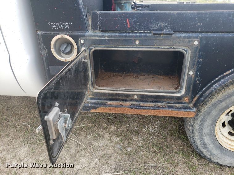 image for item DQ0571 2003 Ford F350 Super Duty  Crew Cab flatbed pickup truck