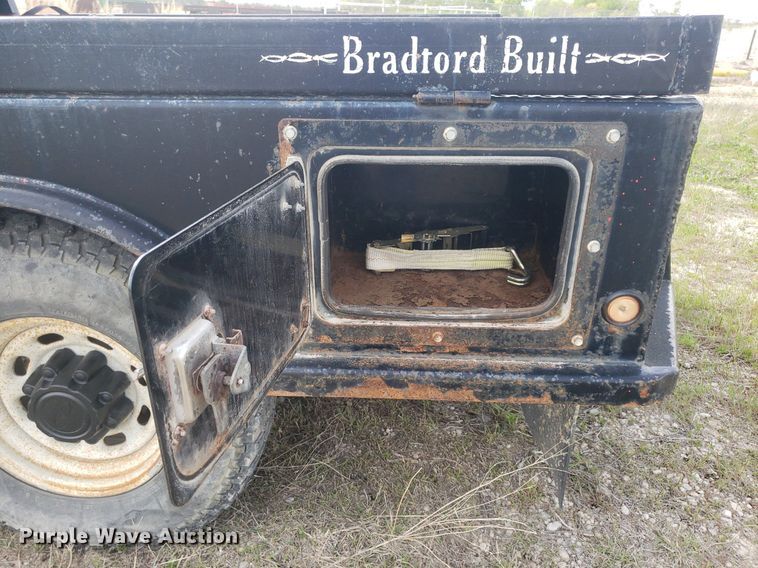 image for item DQ0571 2003 Ford F350 Super Duty  Crew Cab flatbed pickup truck