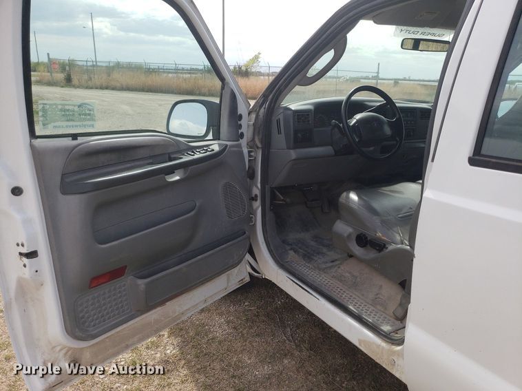 image for item DQ0571 2003 Ford F350 Super Duty  Crew Cab flatbed pickup truck