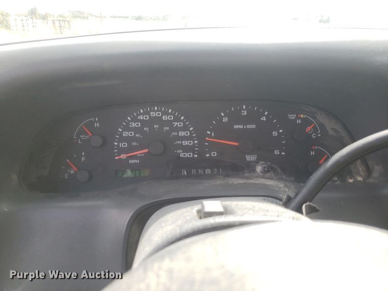 image for item DQ0571 2003 Ford F350 Super Duty  Crew Cab flatbed pickup truck