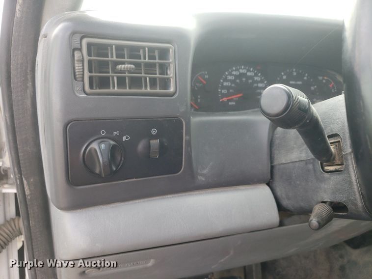 image for item DQ0571 2003 Ford F350 Super Duty  Crew Cab flatbed pickup truck