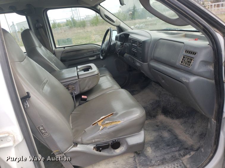 image for item DQ0571 2003 Ford F350 Super Duty  Crew Cab flatbed pickup truck