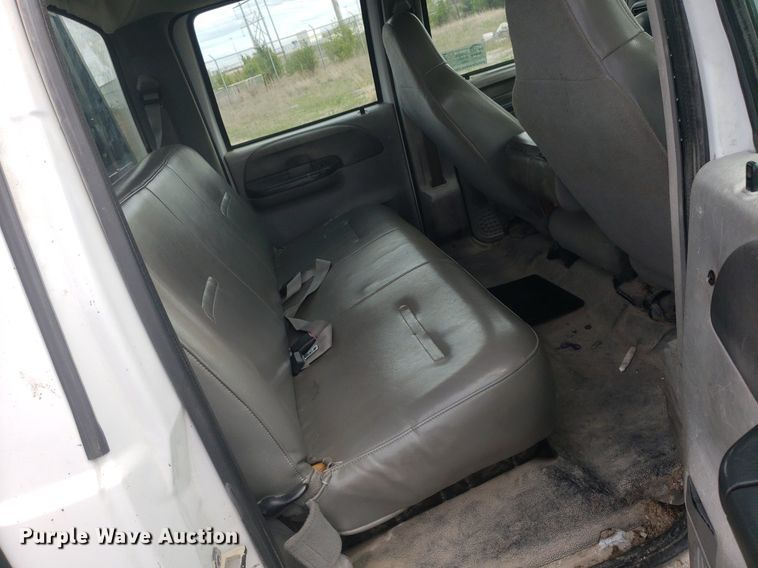 image for item DQ0571 2003 Ford F350 Super Duty  Crew Cab flatbed pickup truck