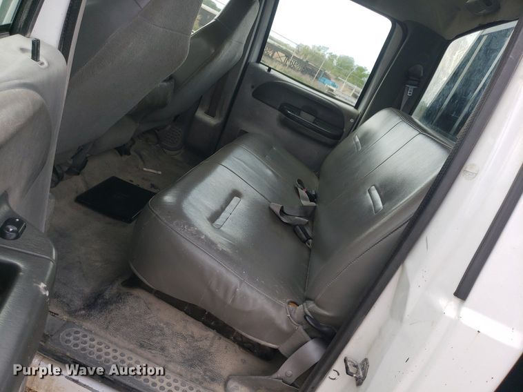 image for item DQ0571 2003 Ford F350 Super Duty  Crew Cab flatbed pickup truck