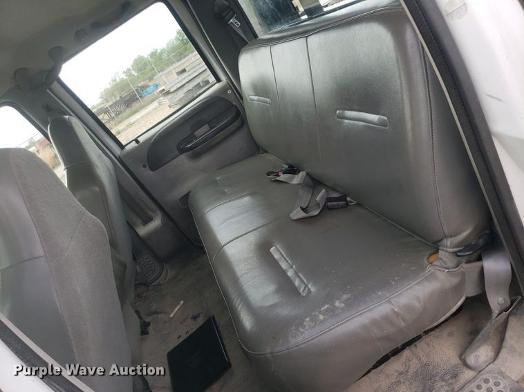 image for item DQ0571 2003 Ford F350 Super Duty  Crew Cab flatbed pickup truck