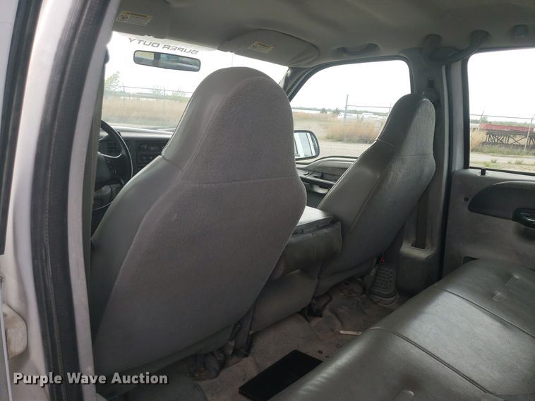 image for item DQ0571 2003 Ford F350 Super Duty  Crew Cab flatbed pickup truck