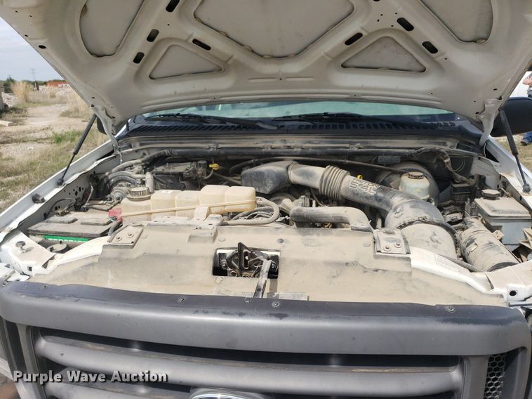 image for item DQ0571 2003 Ford F350 Super Duty  Crew Cab flatbed pickup truck