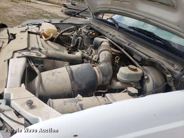 image for item DQ0571 2003 Ford F350 Super Duty  Crew Cab flatbed pickup truck