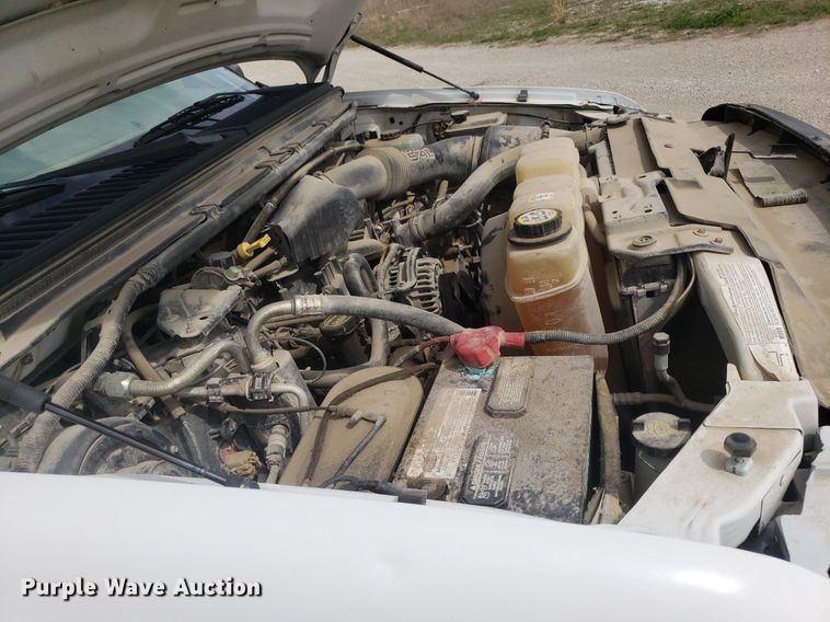 image for item DQ0571 2003 Ford F350 Super Duty  Crew Cab flatbed pickup truck