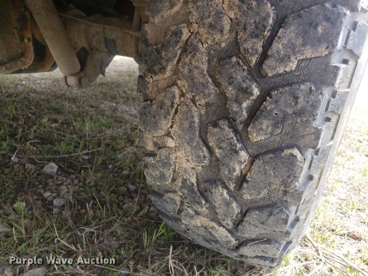 image for item DQ0571 2003 Ford F350 Super Duty  Crew Cab flatbed pickup truck