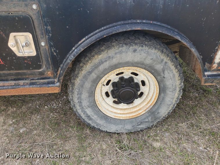 image for item DQ0571 2003 Ford F350 Super Duty  Crew Cab flatbed pickup truck