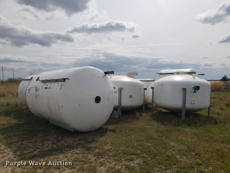 image for item DQ0575 (8) tanks