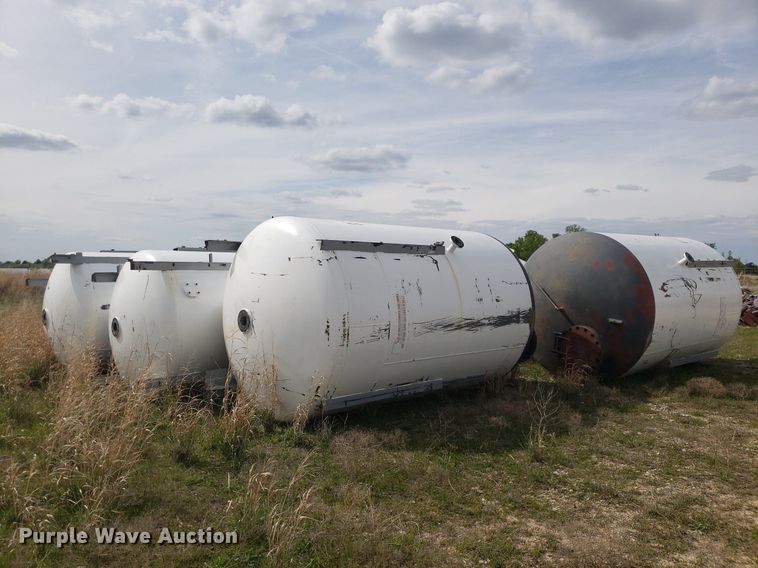 image for item DQ0575 (8) tanks